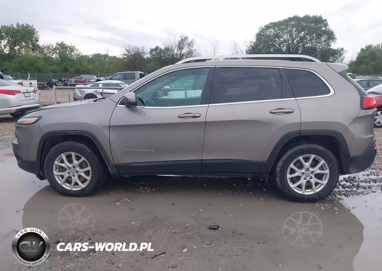 2018 Jeep Cherokee Latitude Plus 4X4 VIN:1C4PJMLX4JD586143 - 14