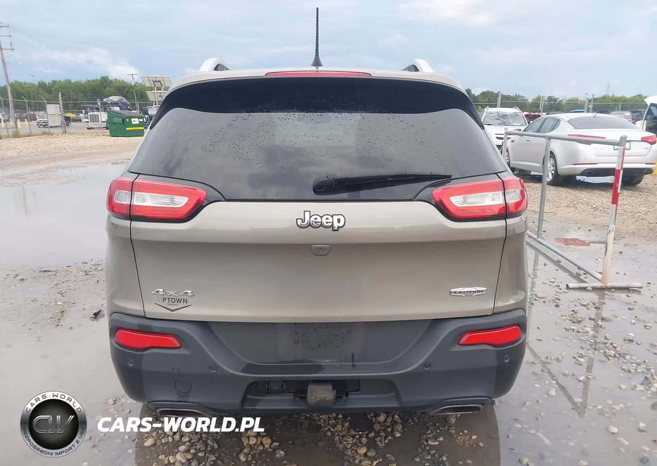2018 Jeep Cherokee Latitude Plus 4X4 VIN:1C4PJMLX4JD586143 - 16