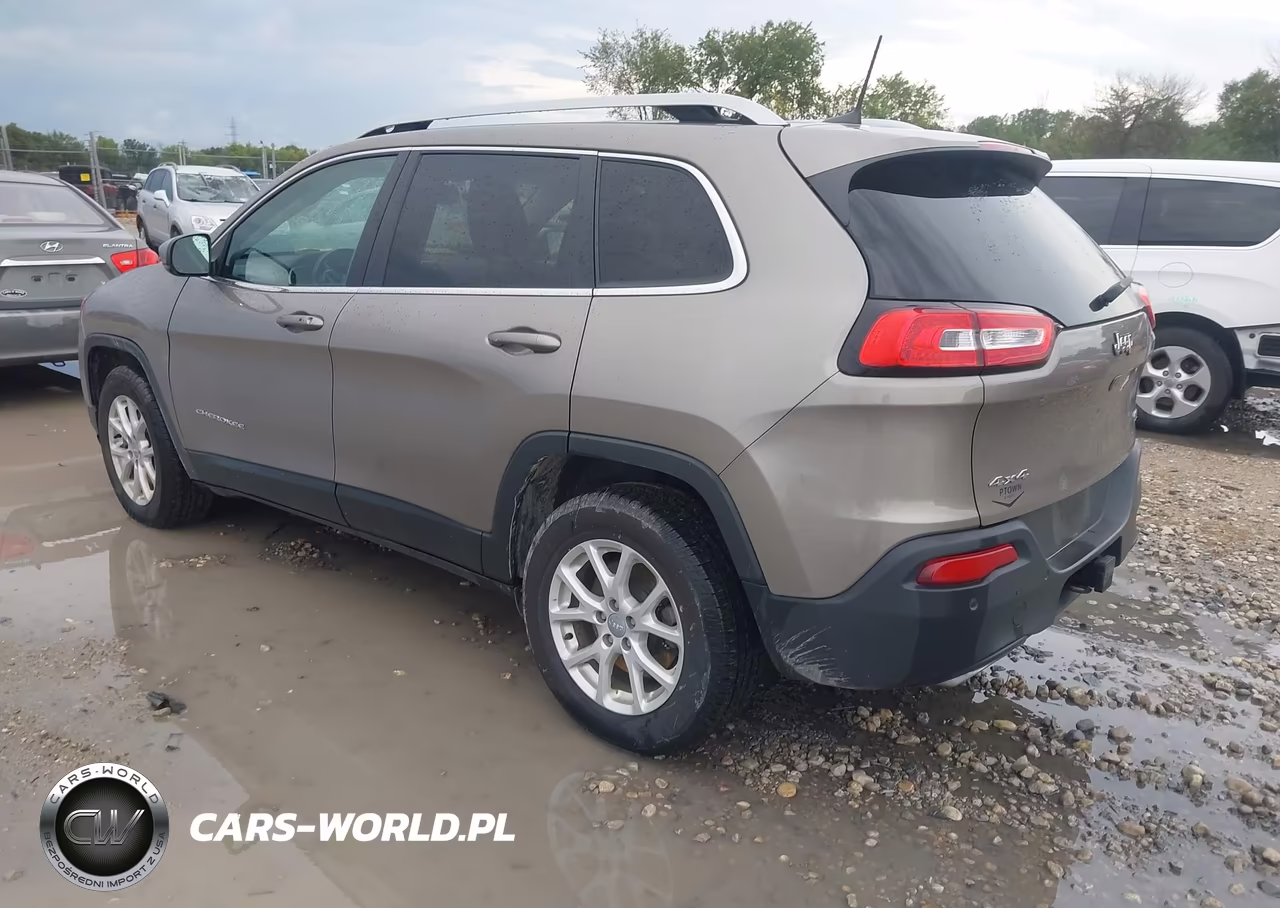 2018 Jeep Cherokee Latitude Plus 4X4 VIN:1C4PJMLX4JD586143 - 3