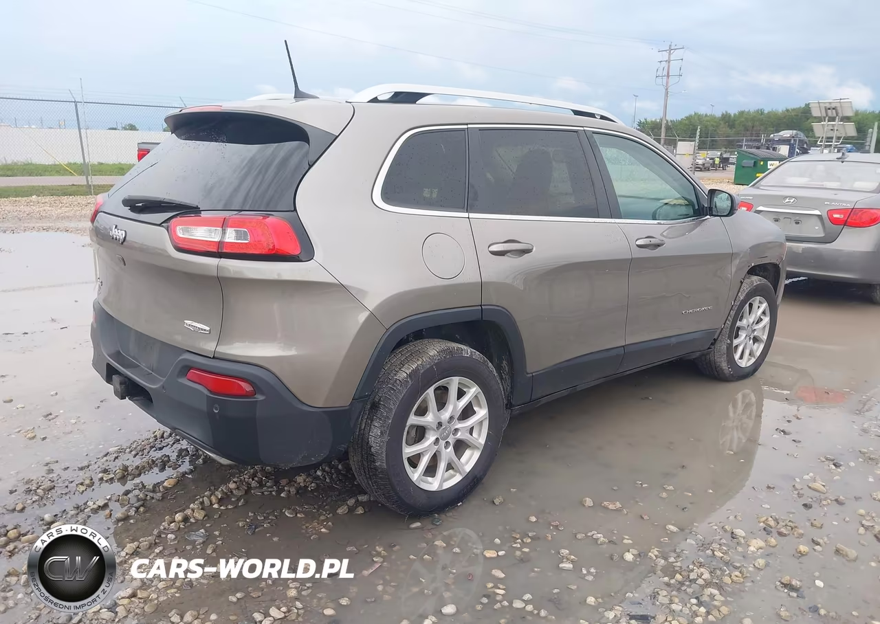 2018 Jeep Cherokee Latitude Plus 4X4 VIN:1C4PJMLX4JD586143 - 4