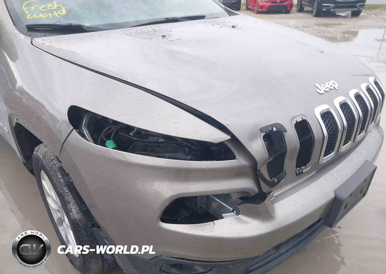 2018 Jeep Cherokee Latitude Plus 4X4 VIN:1C4PJMLX4JD586143 - 6