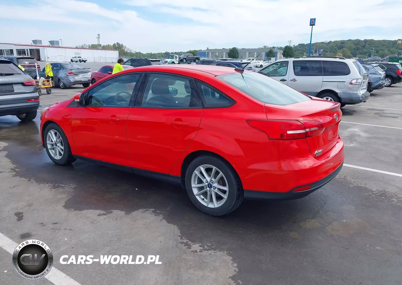 2017 Ford Focus Se VIN:1FADP3F21HL256297 - 3