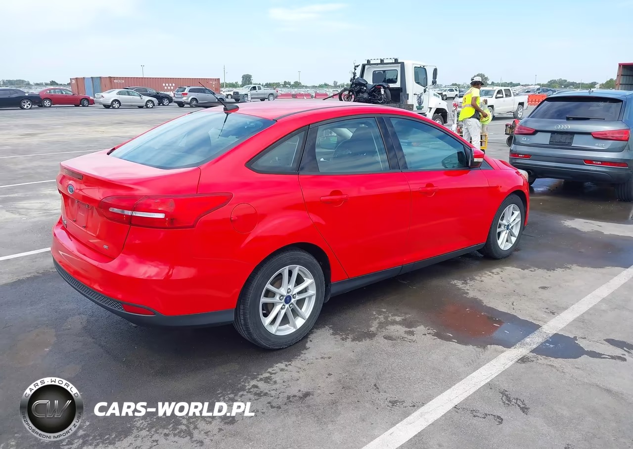 2017 Ford Focus Se VIN:1FADP3F21HL256297 - 4