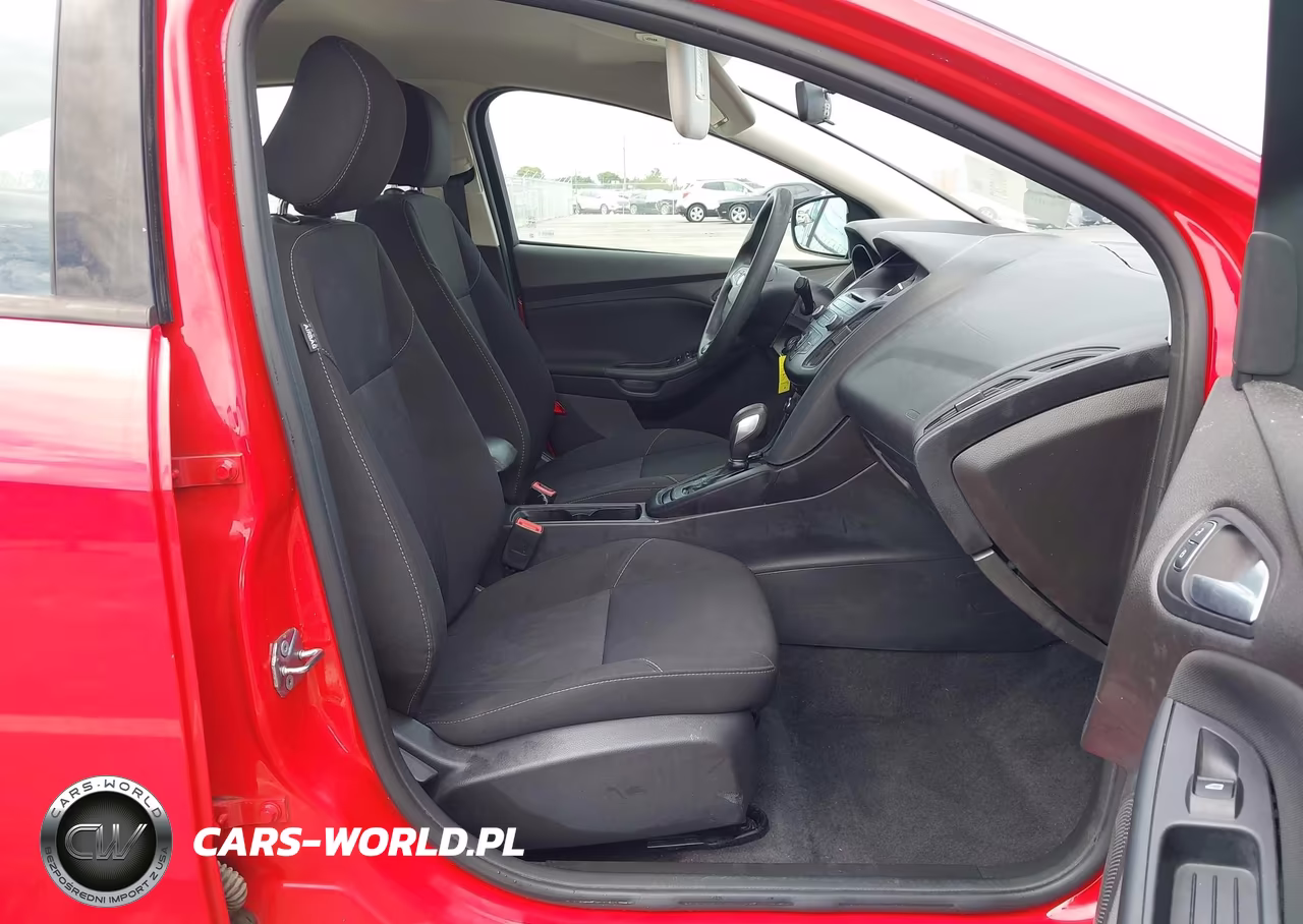 2017 Ford Focus Se VIN:1FADP3F21HL256297 - 5