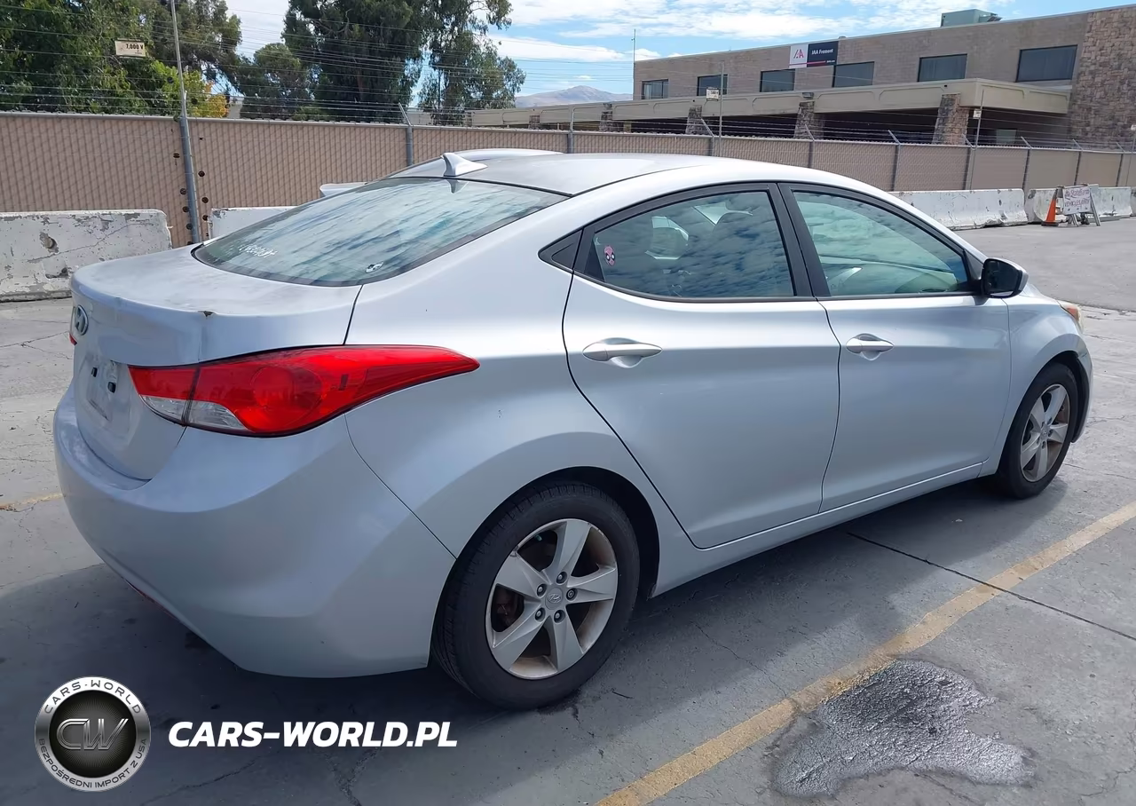 2011 Hyundai Elantra Gls VIN:5NPDH4AE0BH001876 - 4