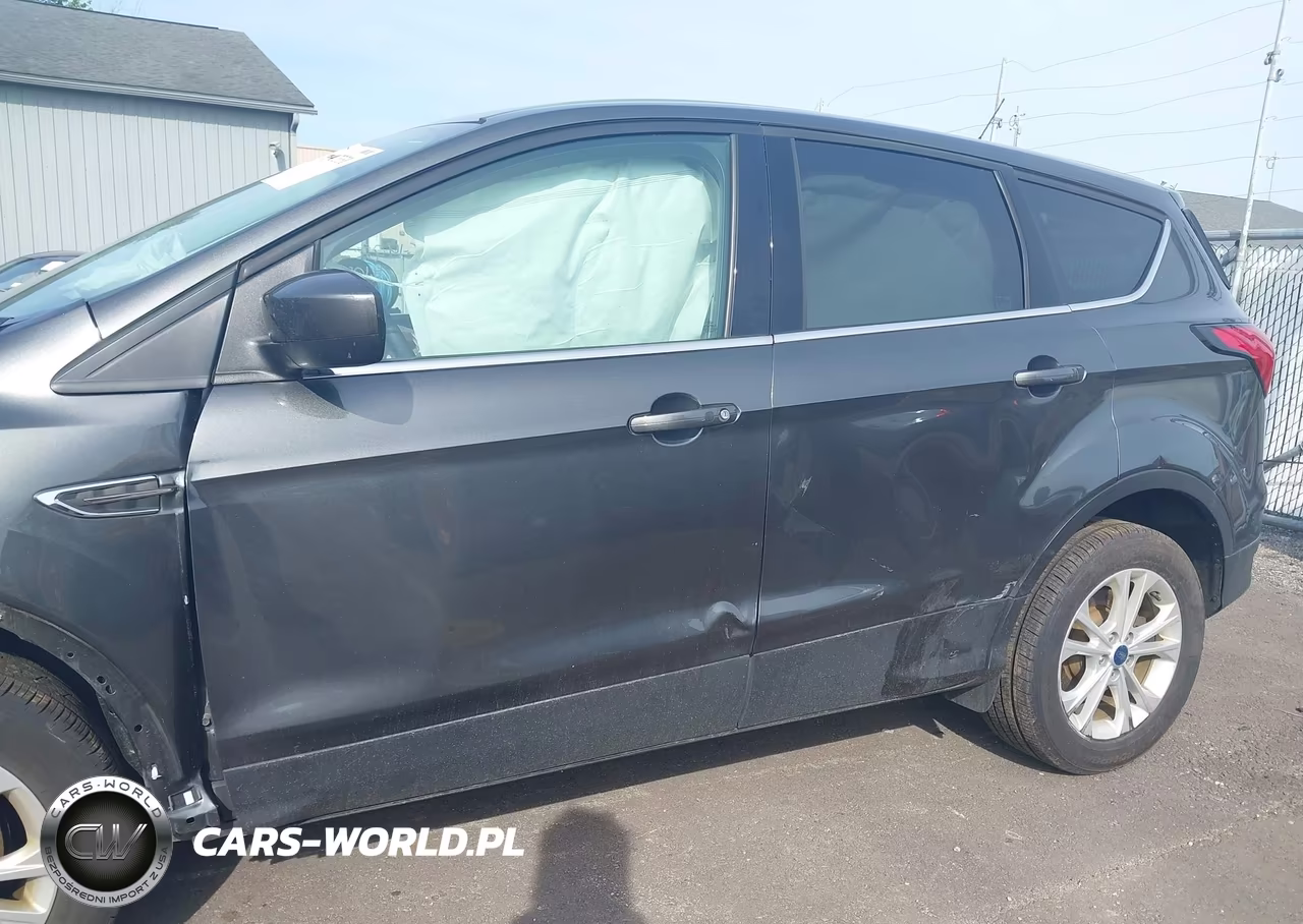 2019 Ford Escape Se VIN:1FMCU9GDXKUA77349 - 17