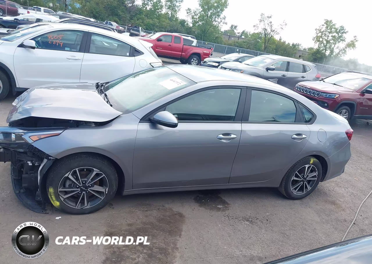 2024 Kia Forte Lxs VIN:3KPF24AD2RE826740 - 15