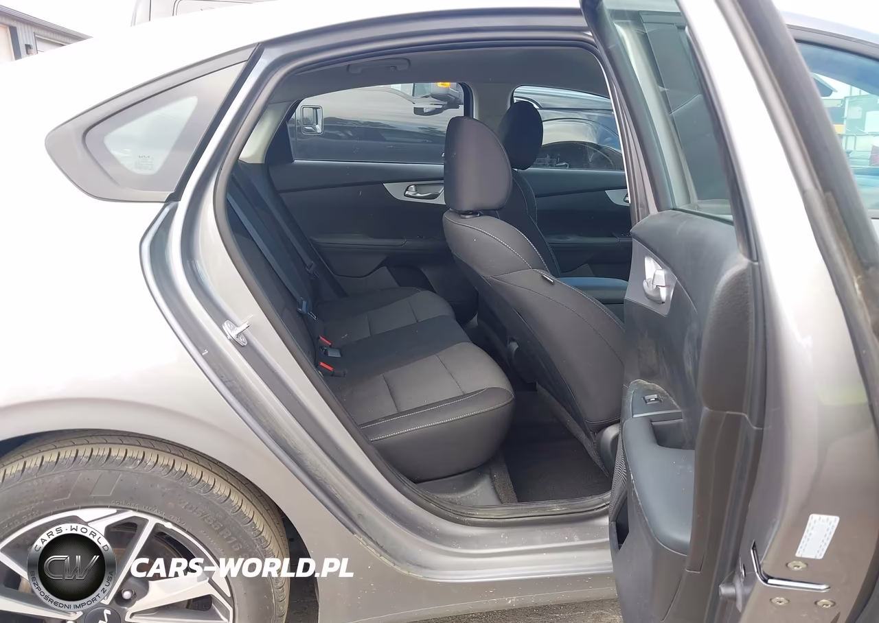 2024 Kia Forte Lxs VIN:3KPF24AD2RE826740 - 8