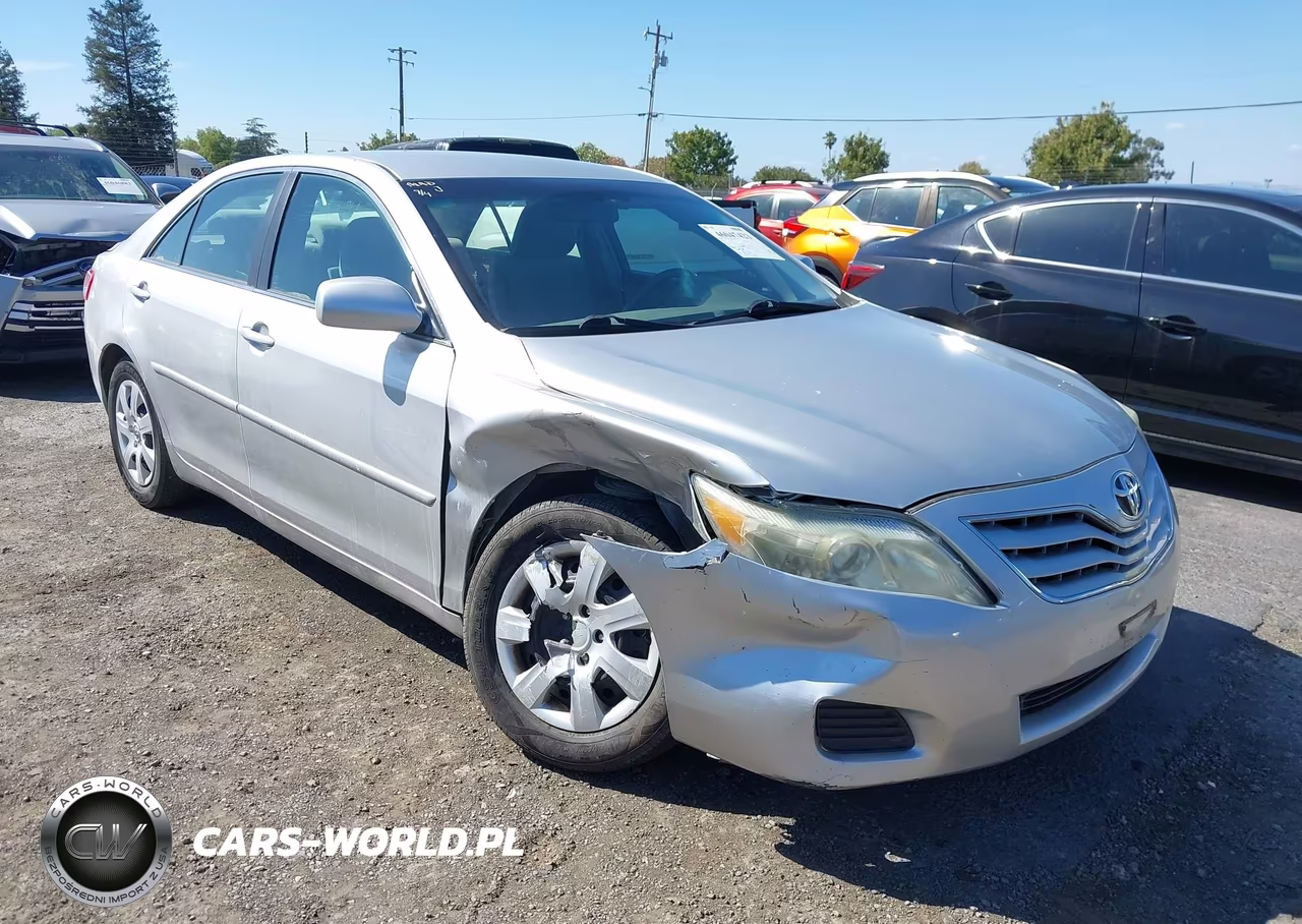 2011 Toyota Camry Le – zdjęcie 1 z 16
