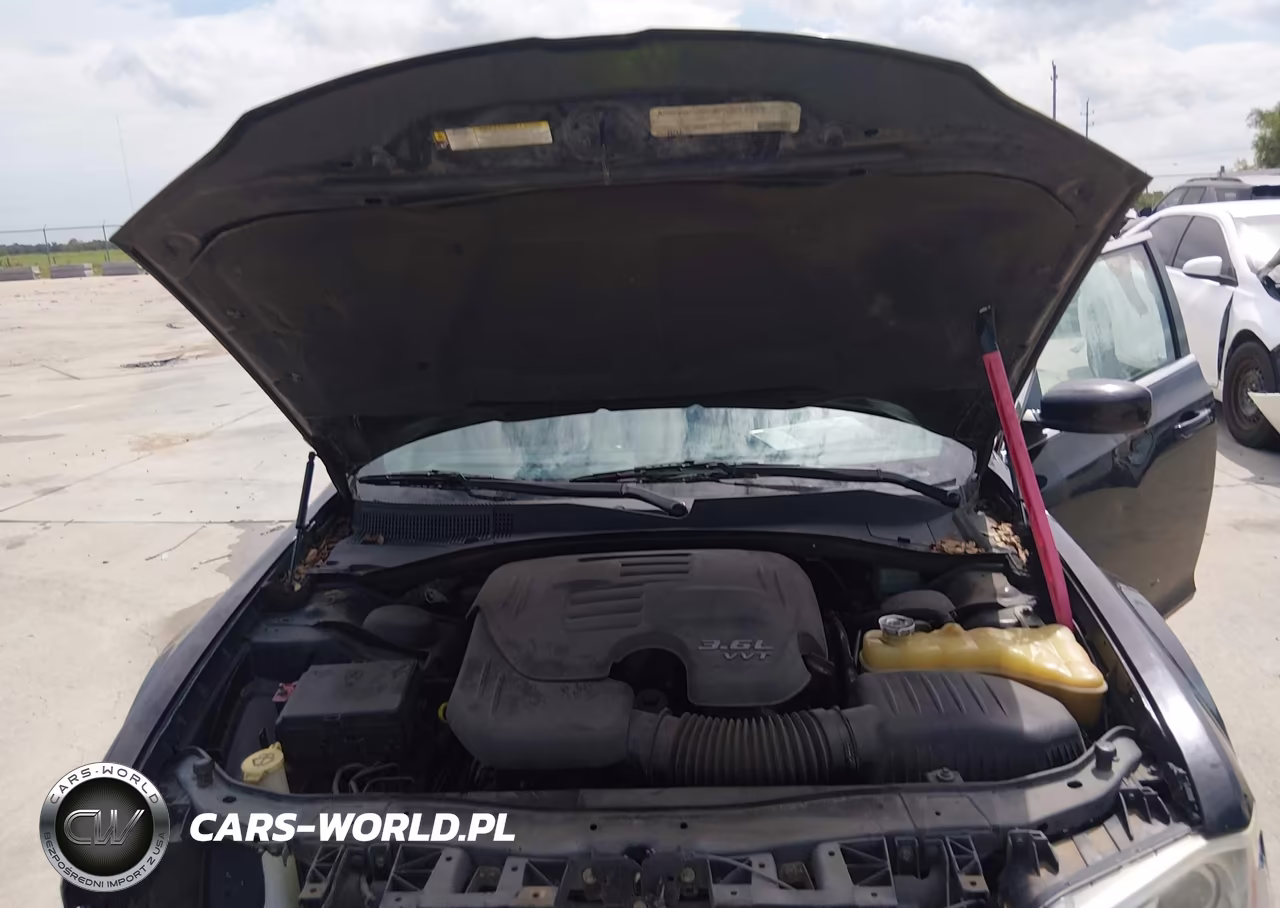 2012 Chrysler 300 VIN:2C3CCAAG3CH104430 - 10