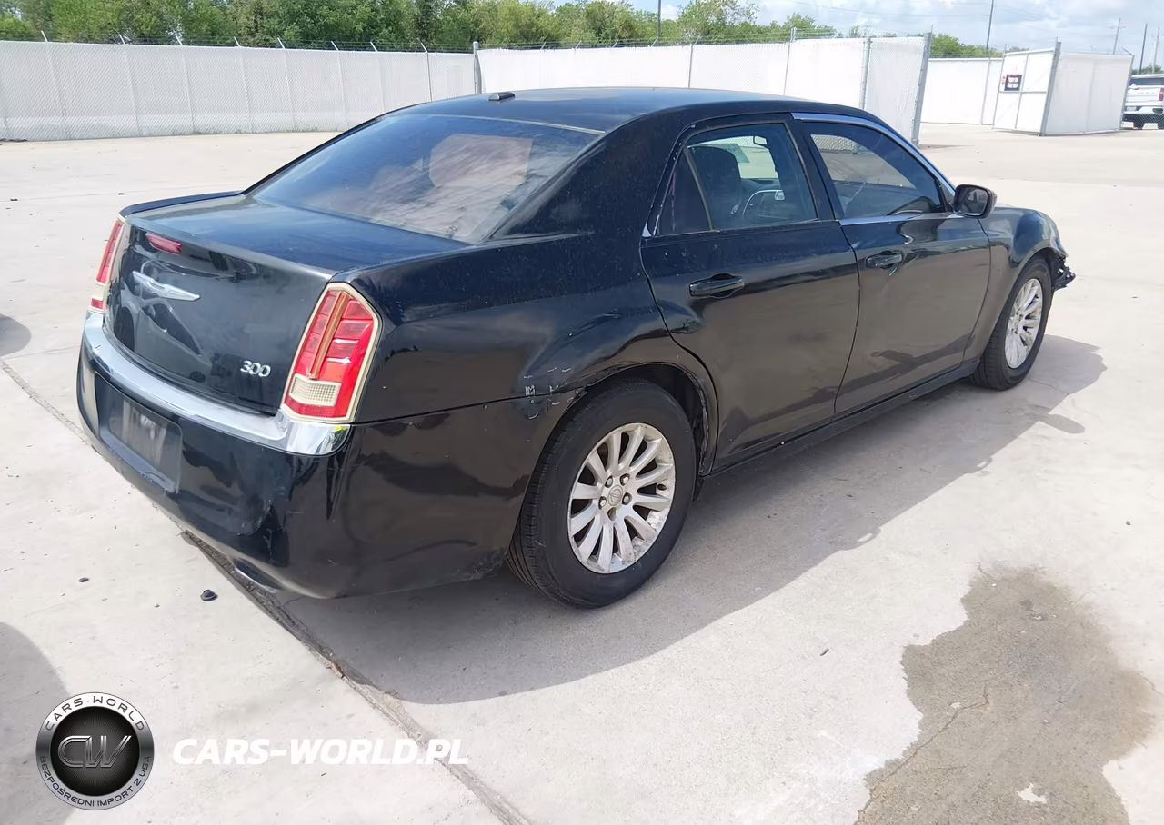 2012 Chrysler 300 VIN:2C3CCAAG3CH104430 - 4