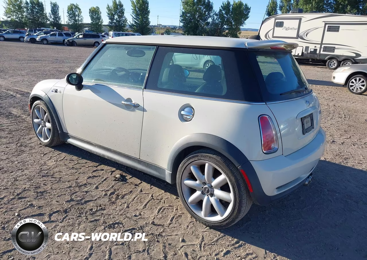 2006 Mini Cooper S VIN:WMWRE33516TJ35526 - 3