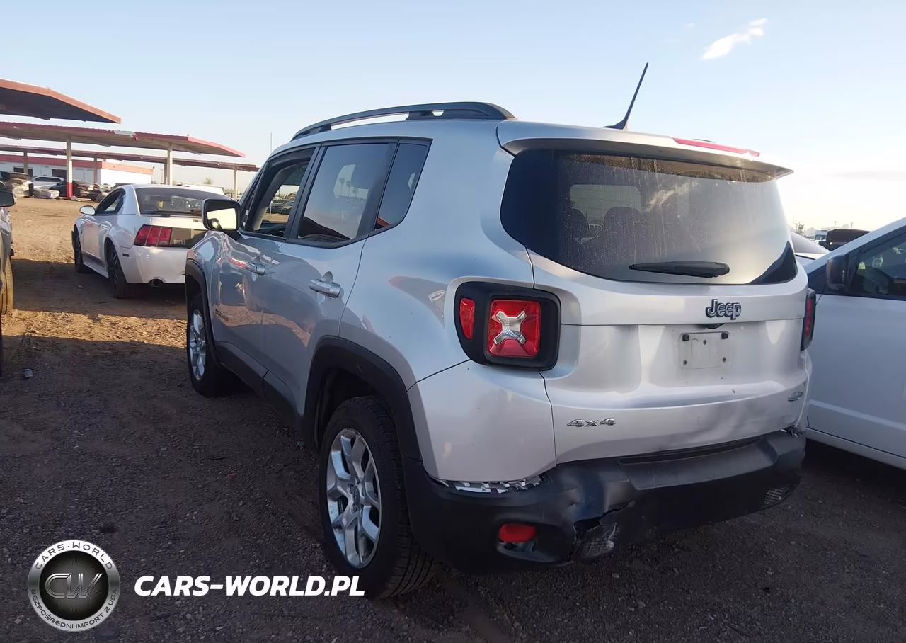 2017 Jeep Renegade Latitude 4X4 VIN:ZACCJBBB1HPG28207 - 3