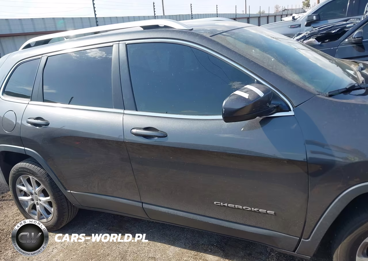 2015 Jeep Cherokee Latitude VIN:1C4PJLCB4FW554061 - 13