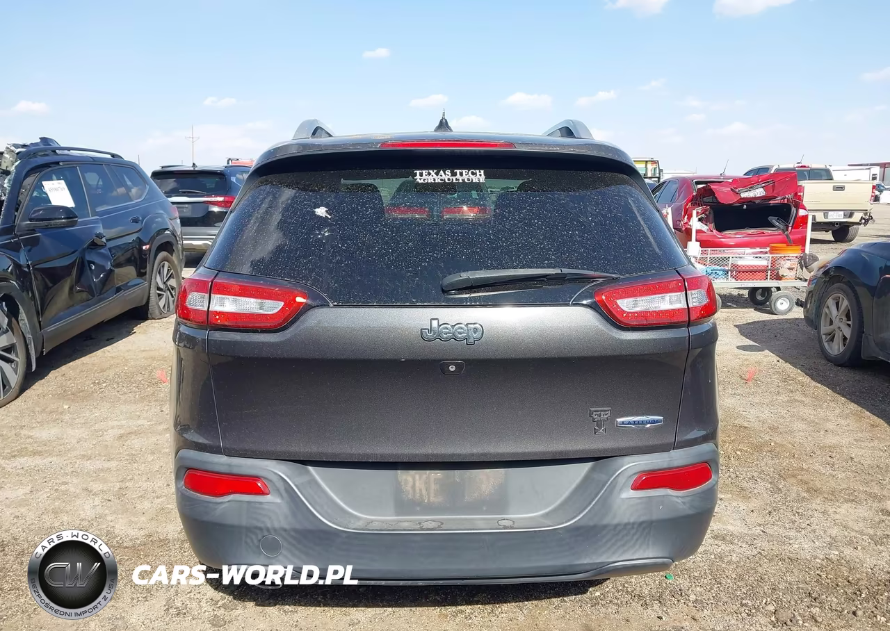 2015 Jeep Cherokee Latitude VIN:1C4PJLCB4FW554061 - 16