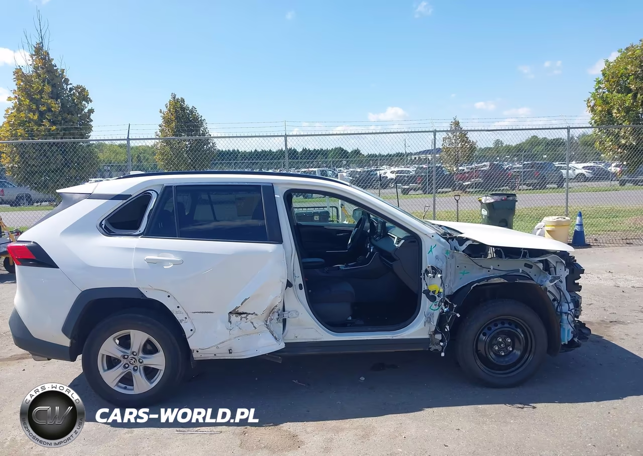 2021 Toyota Rav4 Xle VIN:2T3P1RFV2MC210296 - 13