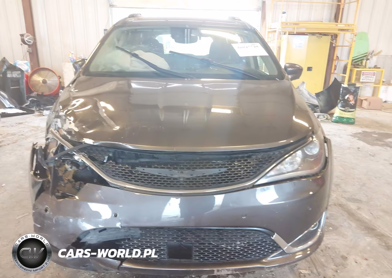 2019 Chrysler Pacifica Touring Plus VIN:2C4RC1FG6KR559442 - 12