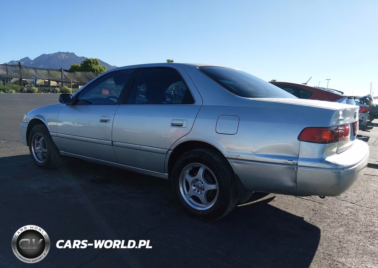 2000 Toyota Camry Le VIN:JT2BG22KXY0491440 - 3