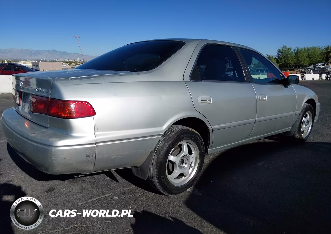 2000 Toyota Camry Le VIN:JT2BG22KXY0491440 - 4