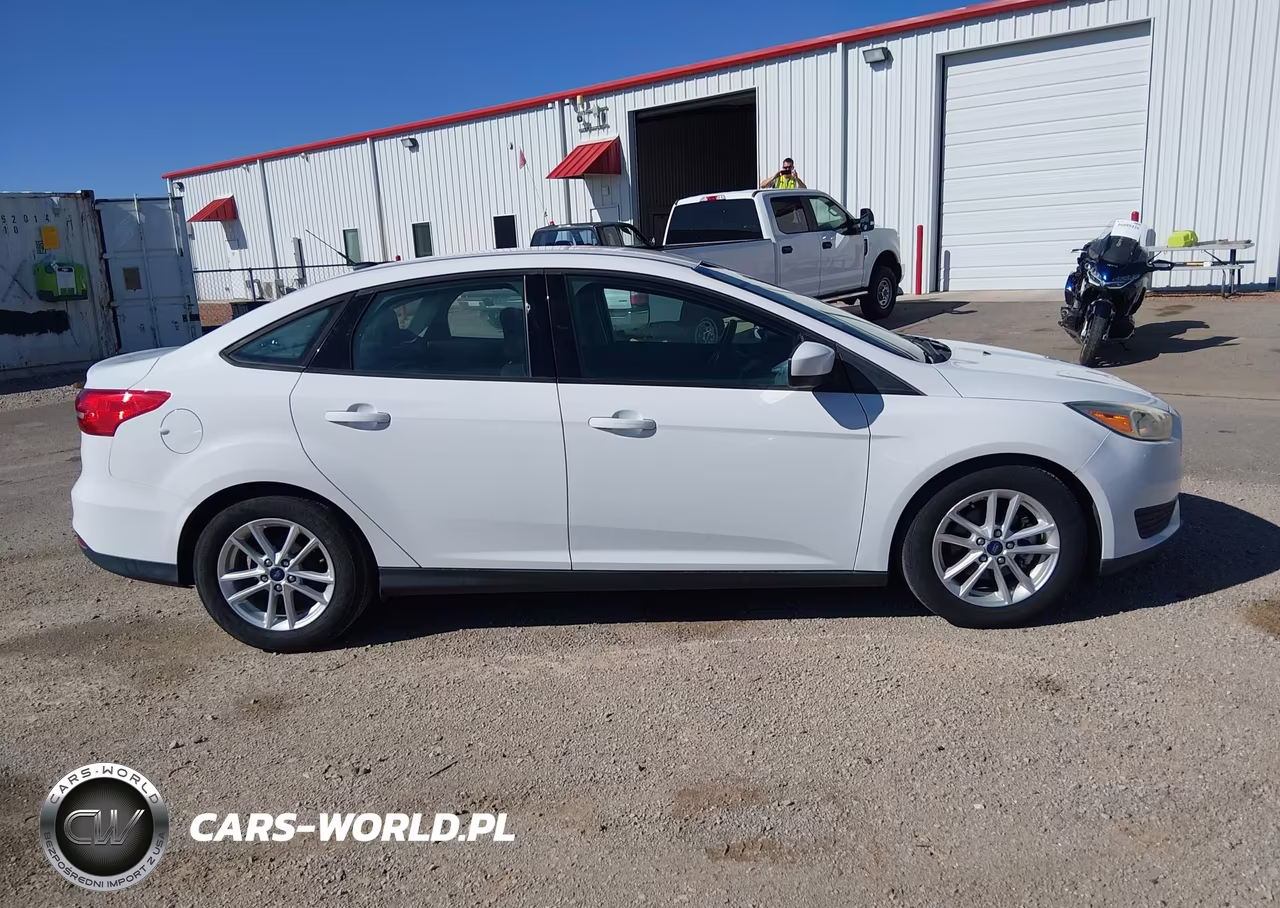 2018 Ford Focus Se VIN:1FADP3F26JL328634 - 15