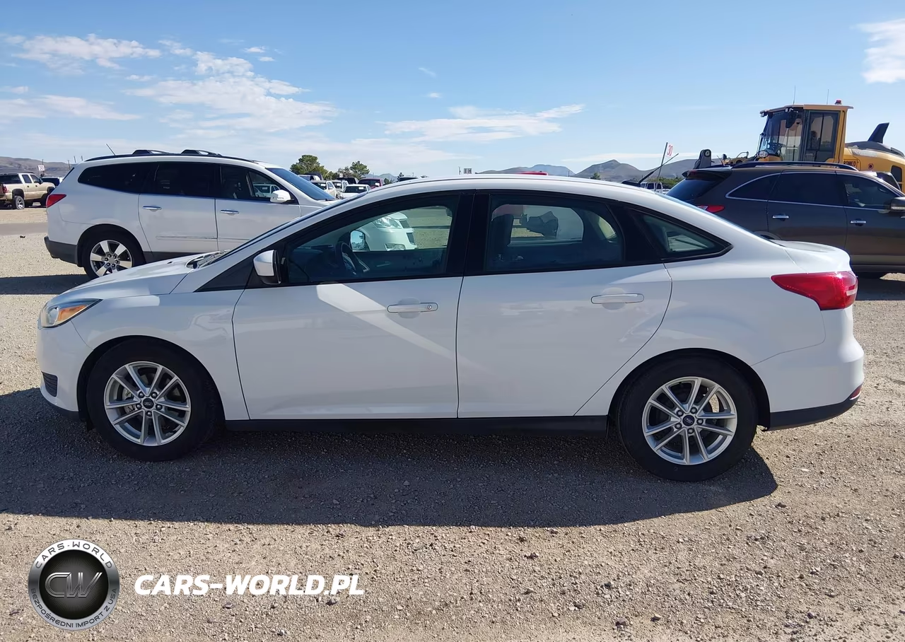2018 Ford Focus Se VIN:1FADP3F26JL328634 - 16