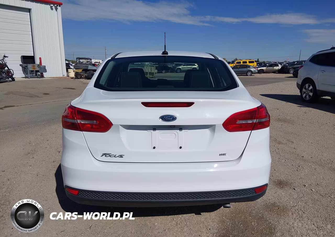 2018 Ford Focus Se VIN:1FADP3F26JL328634 - 18