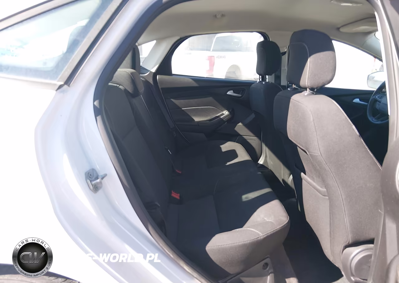 2018 Ford Focus Se VIN:1FADP3F26JL328634 - 8