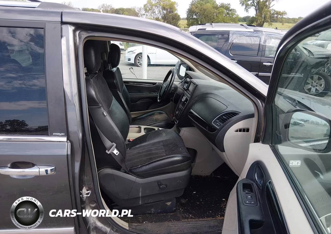 2014 Chrysler Town & Country Touring-L 30Th Anniversary VIN:2C4RC1CG3ER224695 - 5