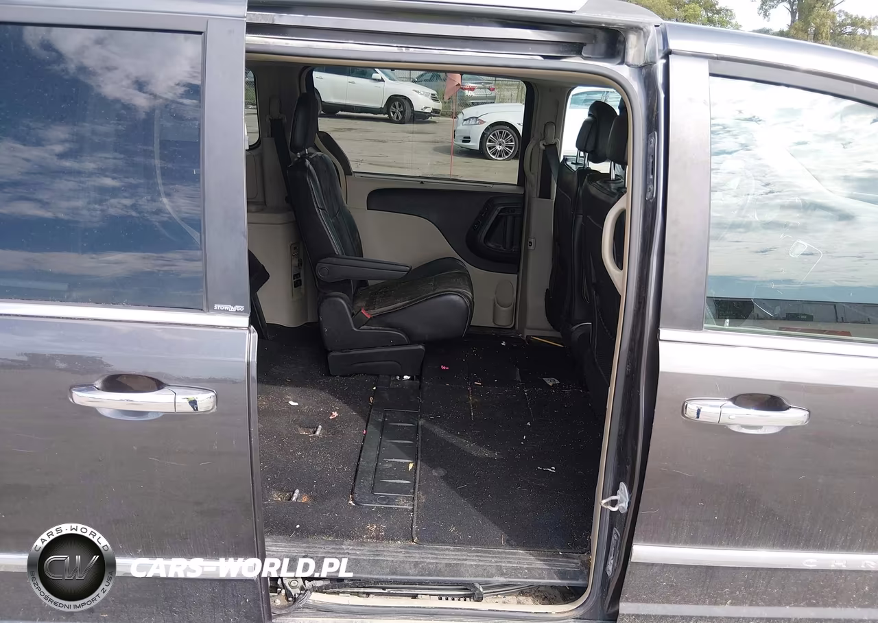 2014 Chrysler Town & Country Touring-L 30Th Anniversary VIN:2C4RC1CG3ER224695 - 8