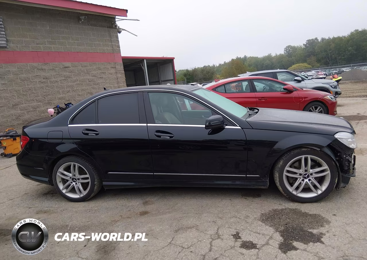 2013 Mercedes-Benz C 300 Sport 4Matic VIN:WDDGF8AB9DA885025 - 13