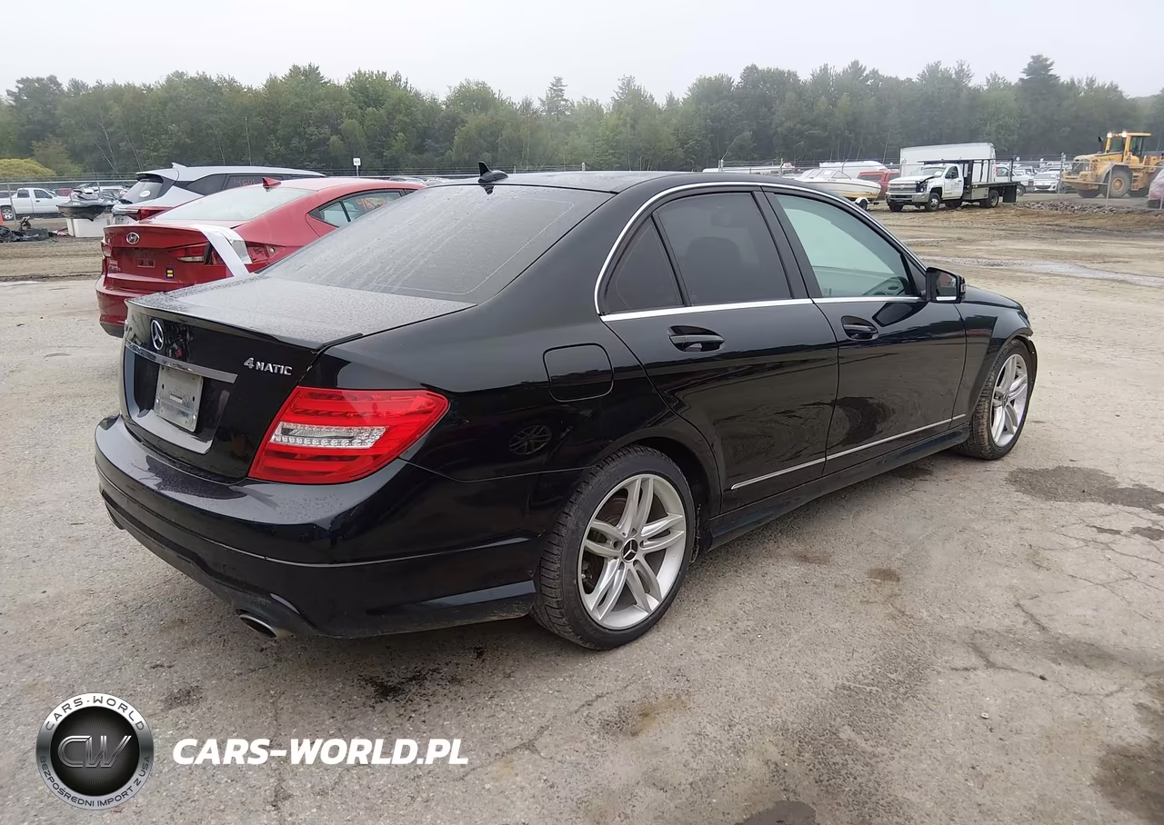 2013 Mercedes-Benz C 300 Sport 4Matic VIN:WDDGF8AB9DA885025 - 4