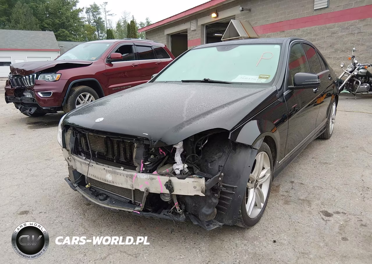 2013 Mercedes-Benz C 300 Sport 4Matic VIN:WDDGF8AB9DA885025 - 6