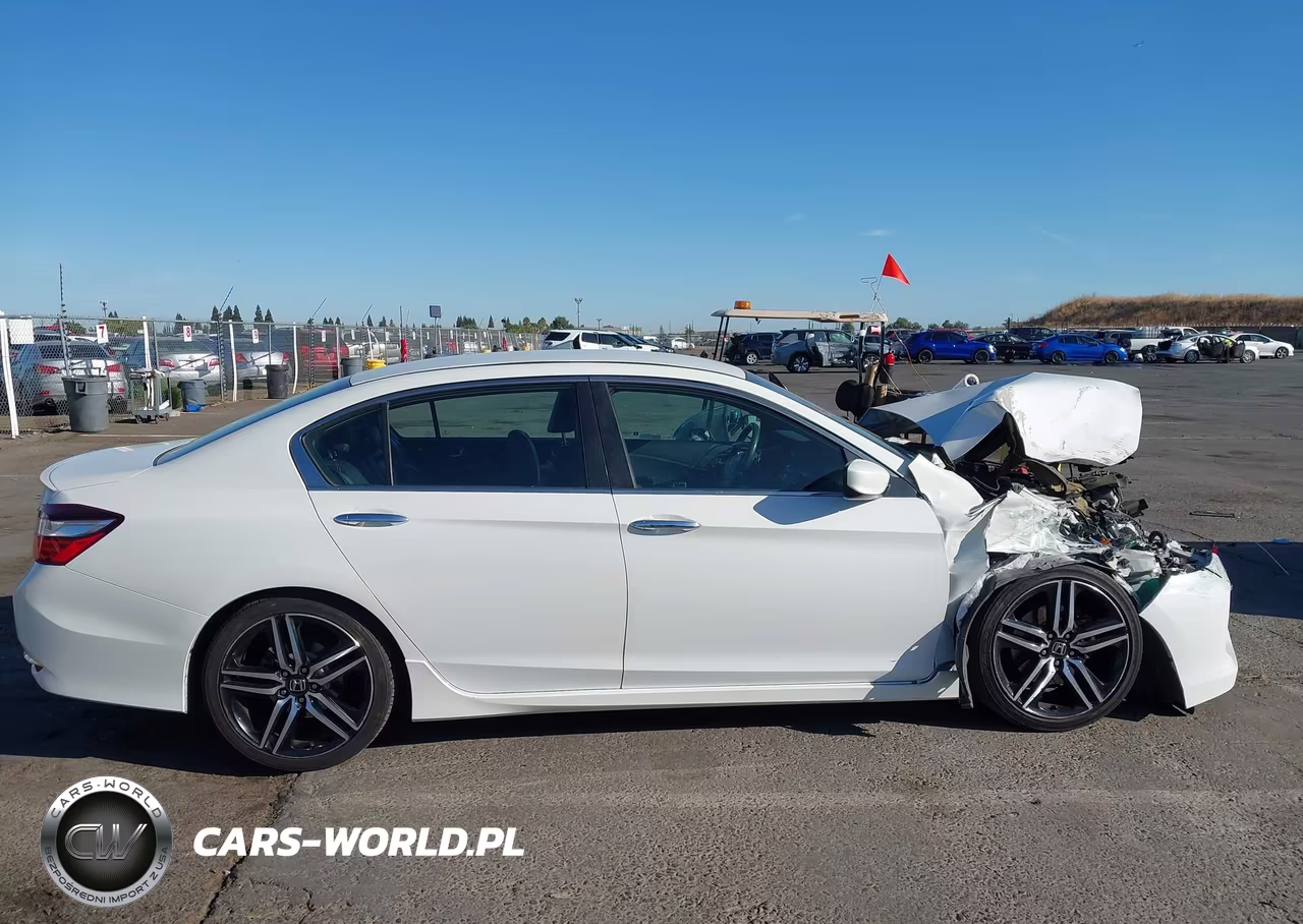 2017 Honda Accord Sport VIN:1HGCR2F56HA116361 - 14