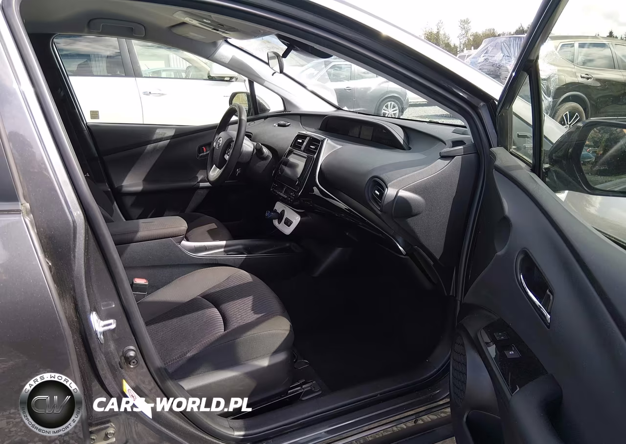2018 Toyota Prius Two VIN:JTDKBRFU6J3592733 - 17