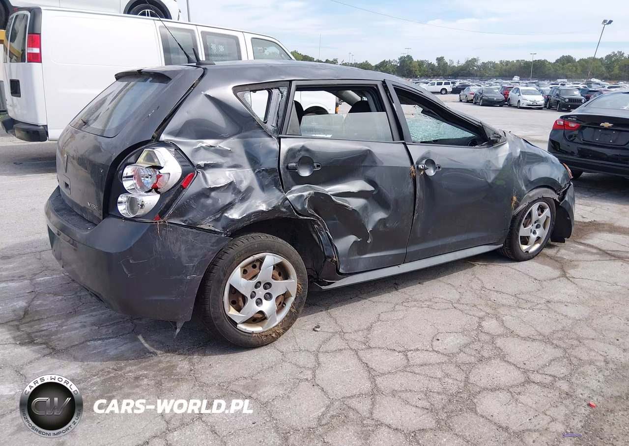 2010 Pontiac Vibe VIN:5Y2SP6E84AZ400470 - 4