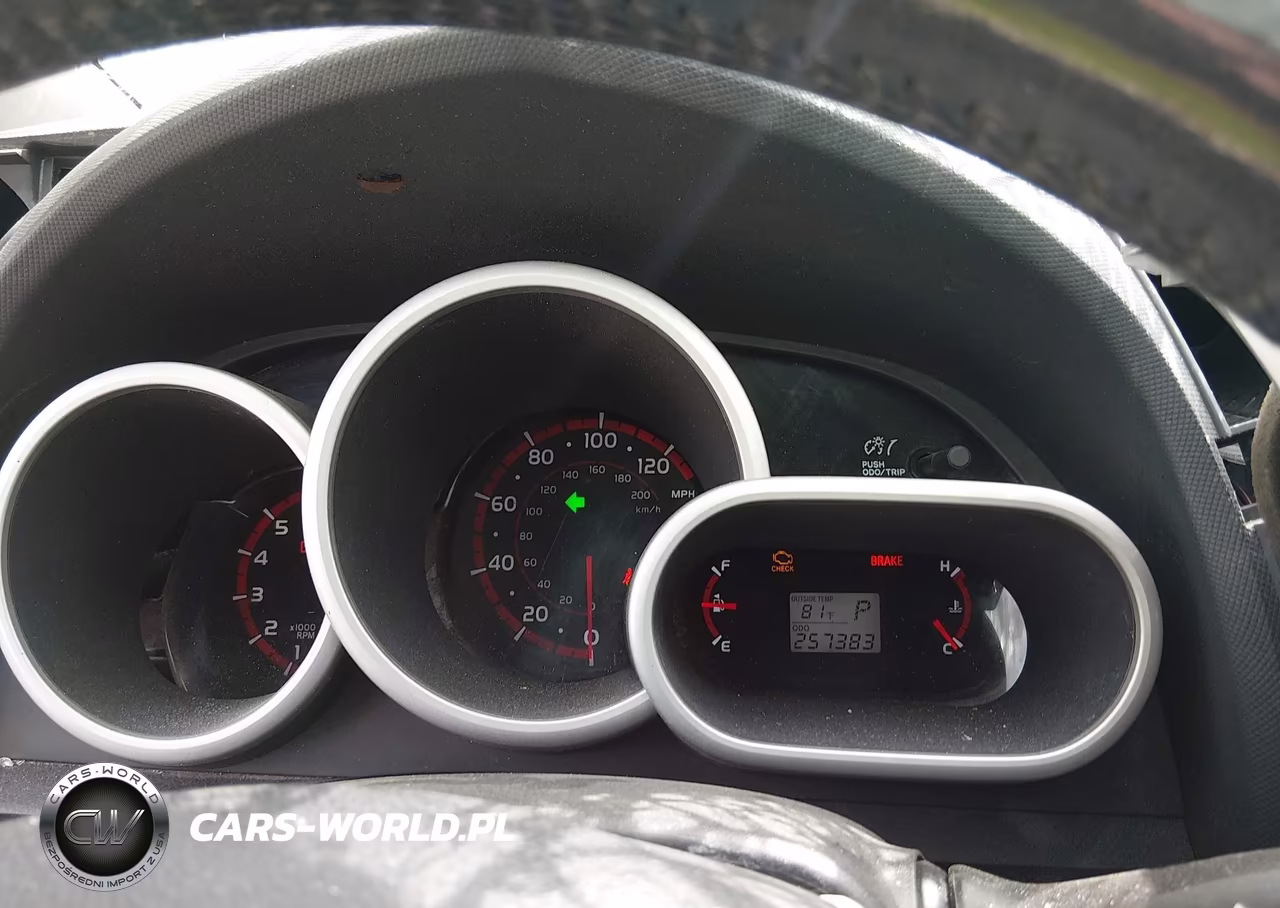 2010 Pontiac Vibe VIN:5Y2SP6E84AZ400470 - 7