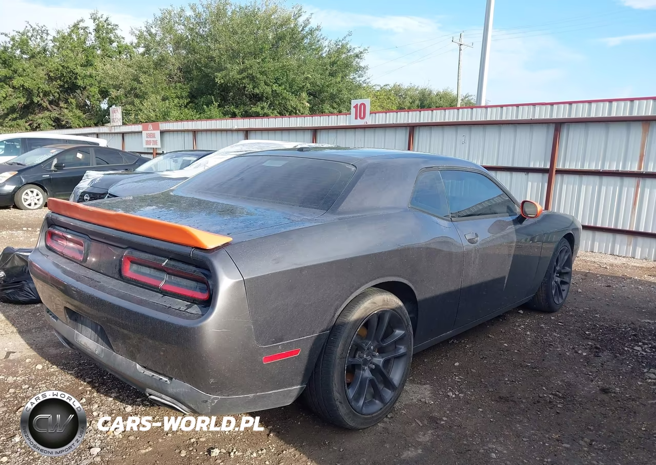 2015 Dodge Challenger Sxt VIN:2C3CDZAG3FH823015 - 4