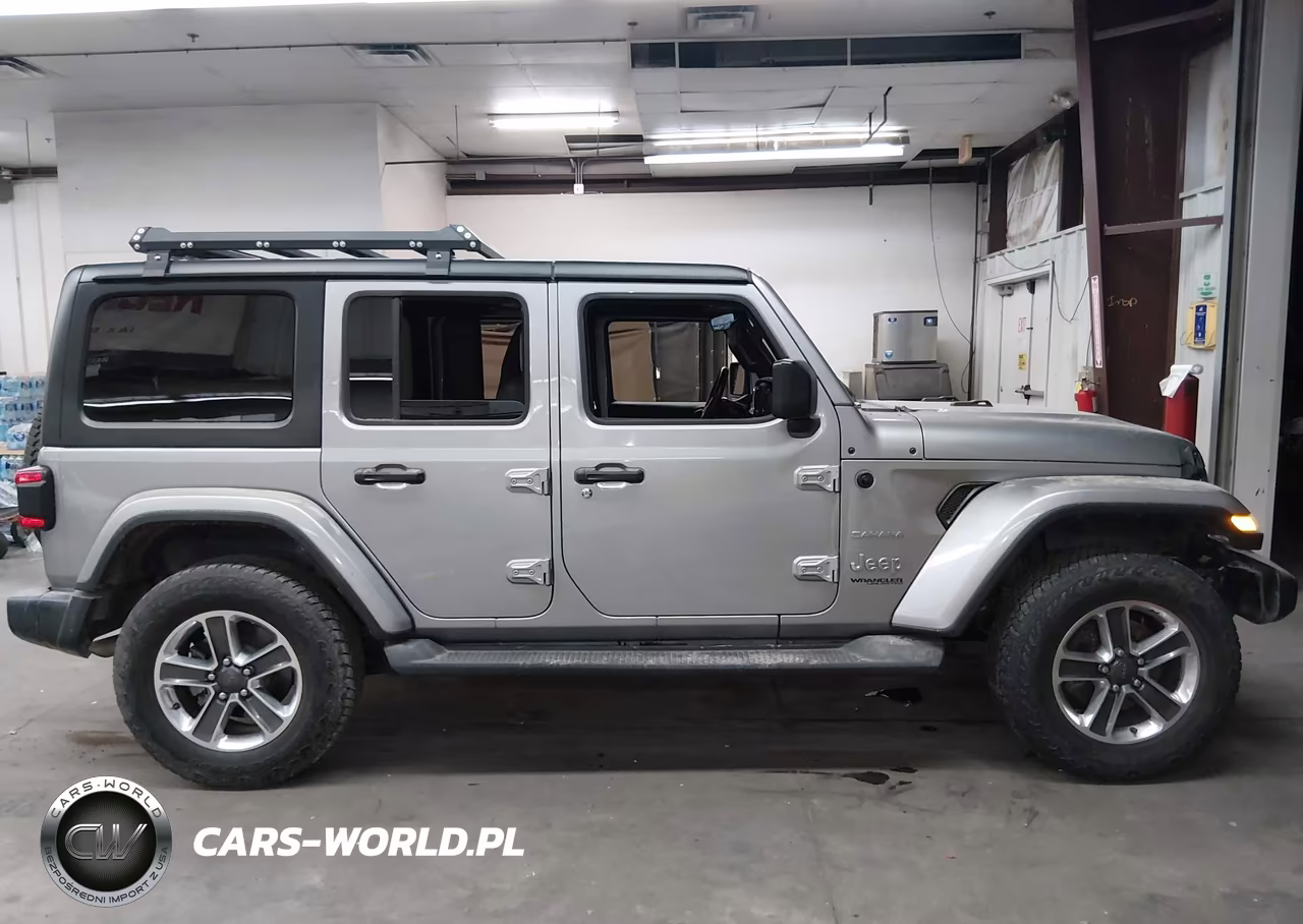 2018 Jeep Wrangler Unlimited Sahara 4X4 VIN:1C4HJXEG8JW120982 - 13