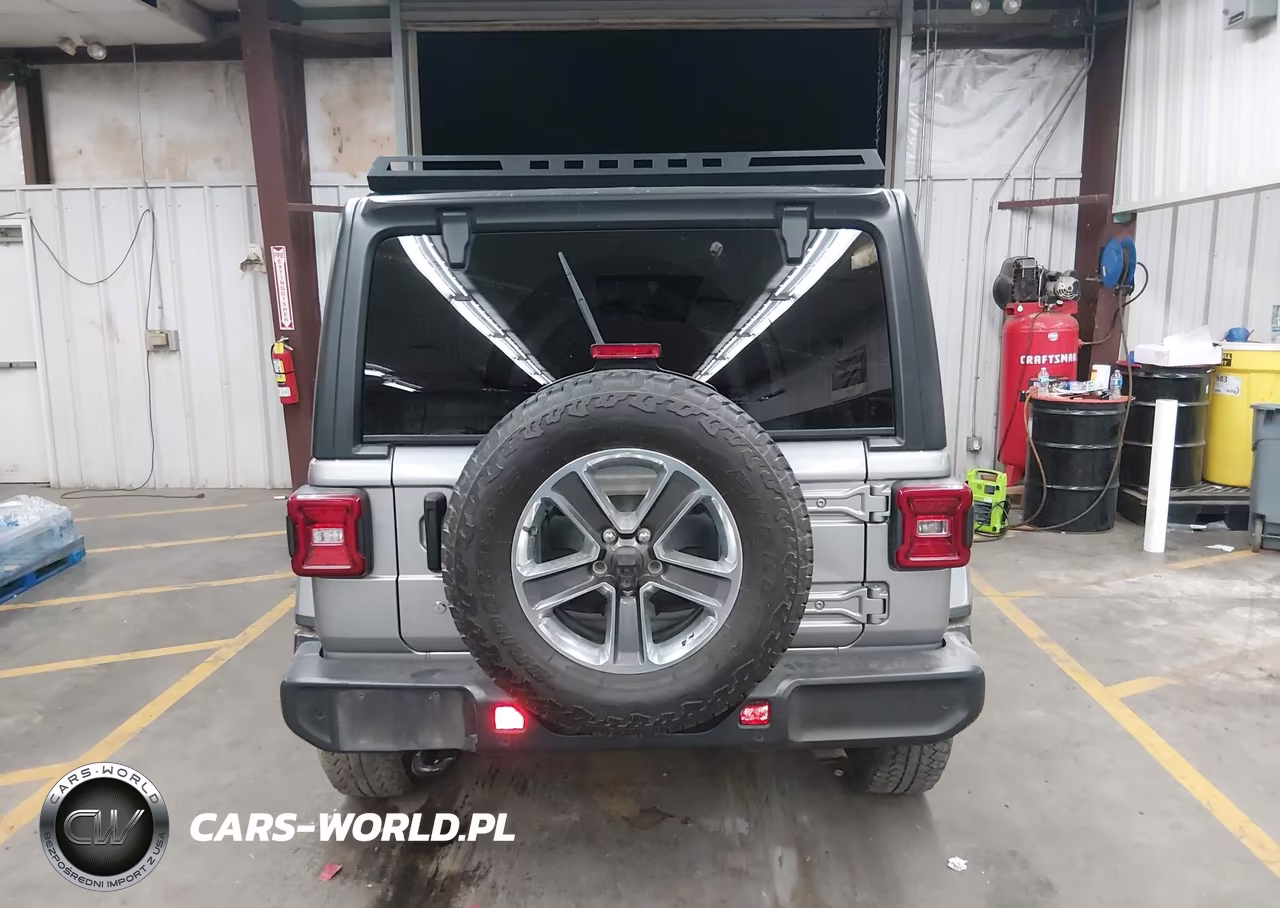 2018 Jeep Wrangler Unlimited Sahara 4X4 VIN:1C4HJXEG8JW120982 - 16