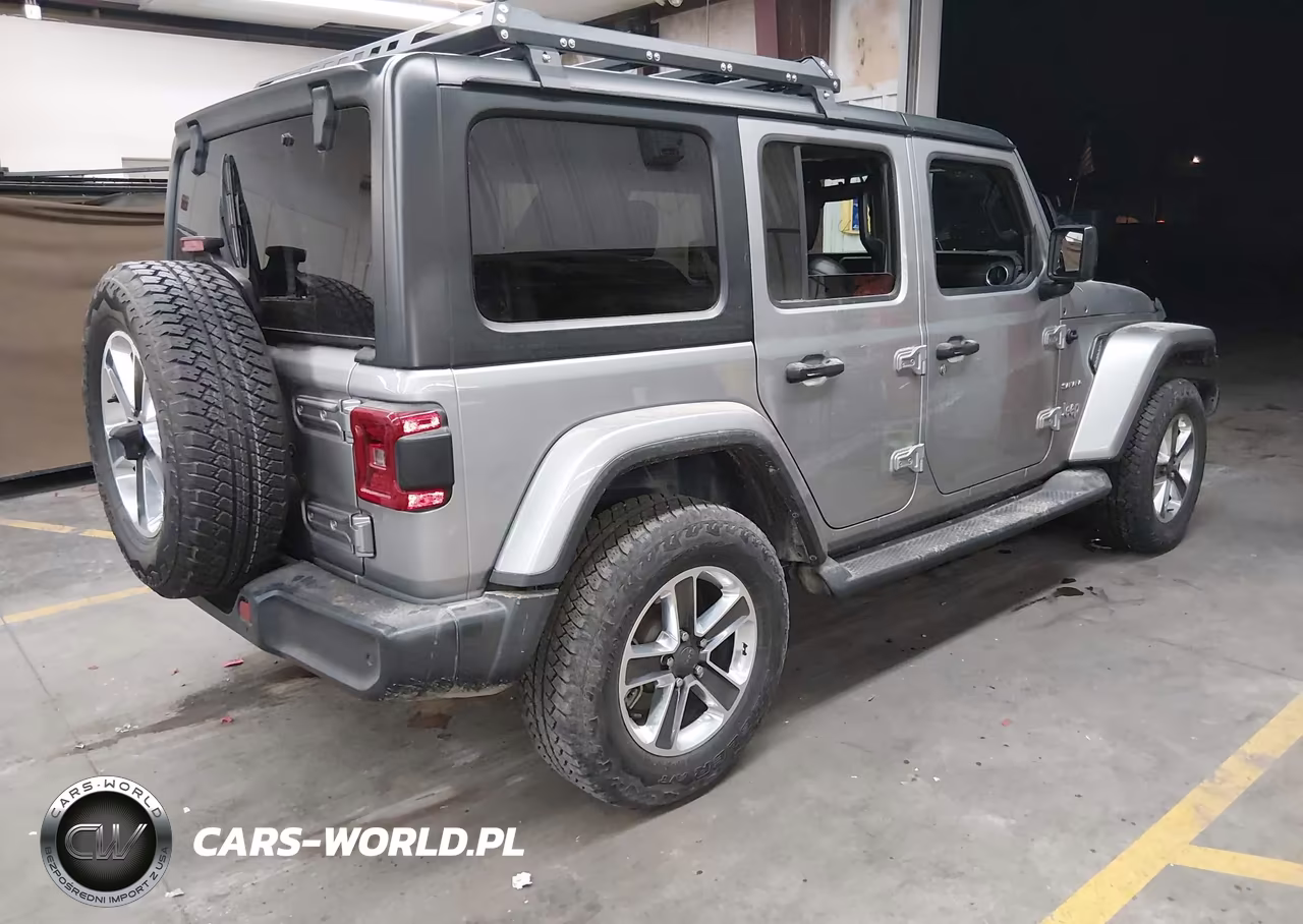 2018 Jeep Wrangler Unlimited Sahara 4X4 VIN:1C4HJXEG8JW120982 - 4
