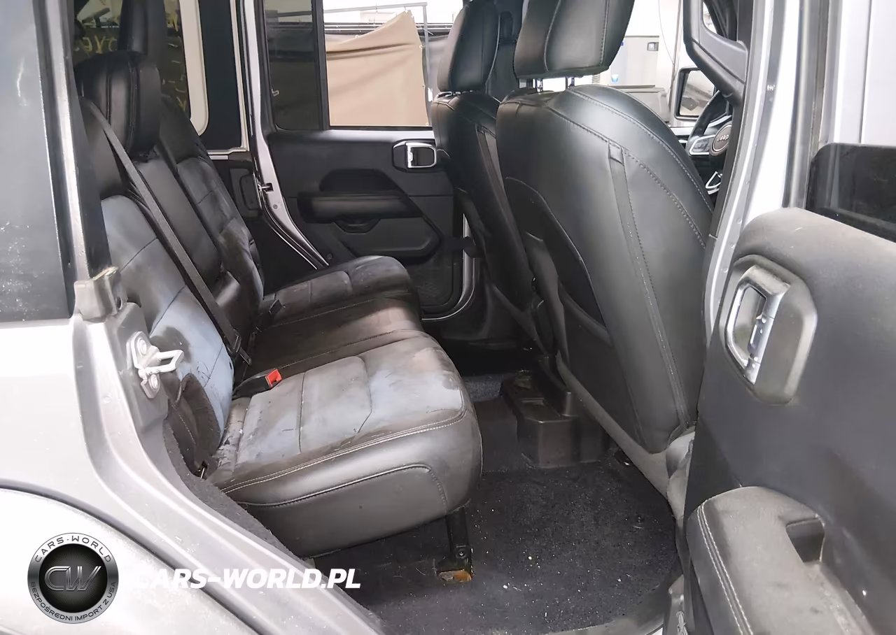 2018 Jeep Wrangler Unlimited Sahara 4X4 VIN:1C4HJXEG8JW120982 - 8
