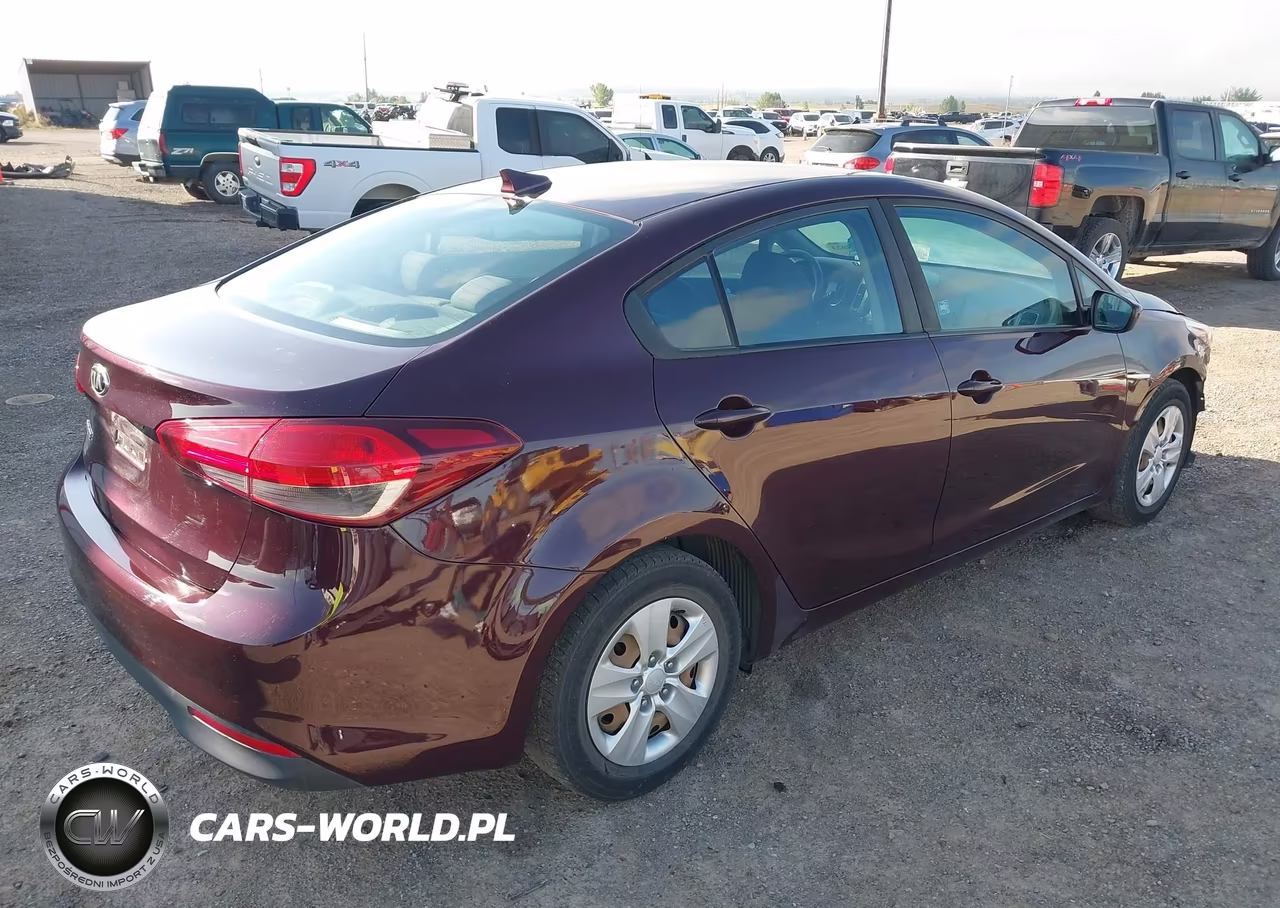 2018 Kia Forte Lx VIN:3KPFL4A76JE186561 - 4