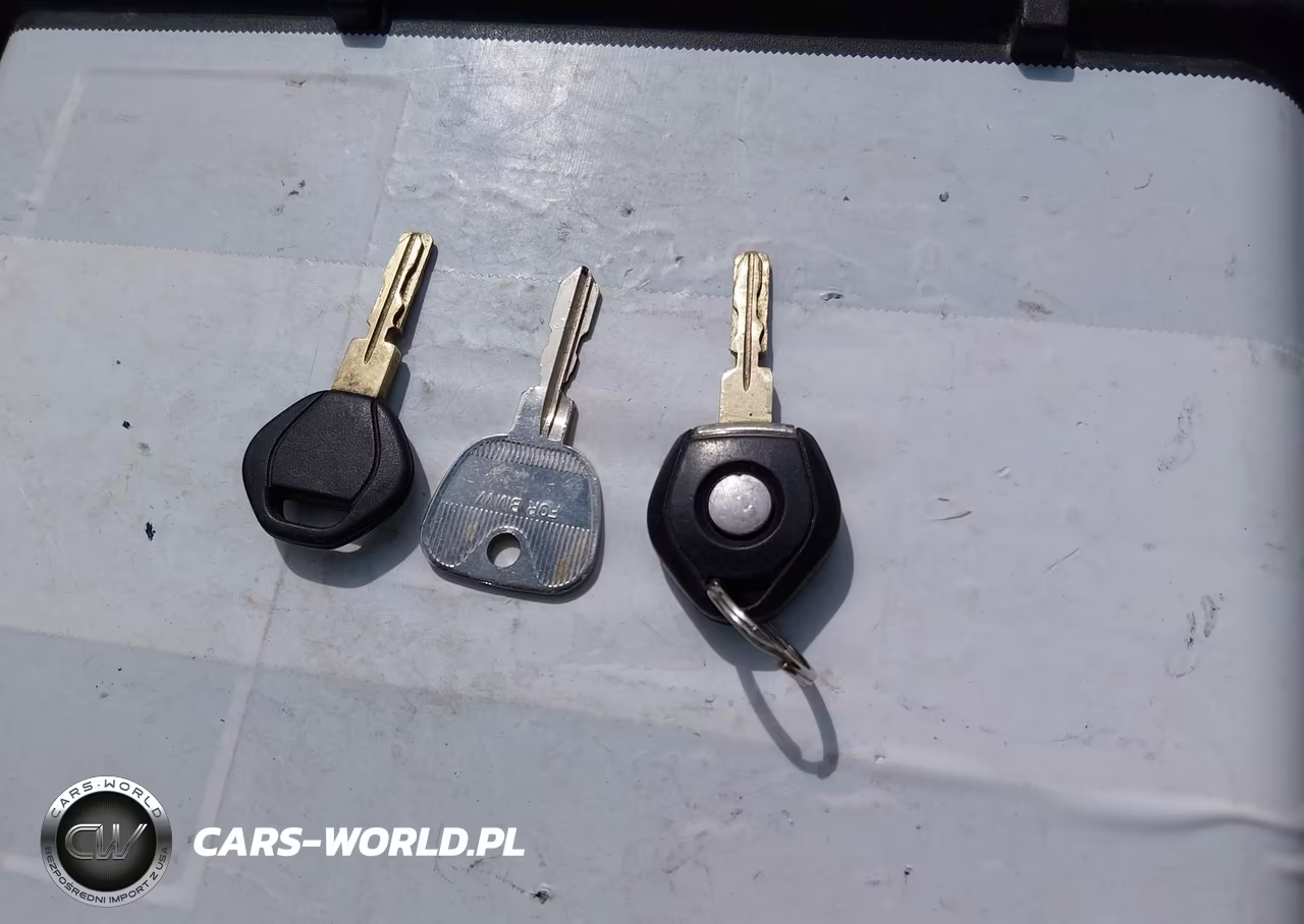 1995 BMW 325 Ic VIN:WBABJ5322SJC82929 - 11