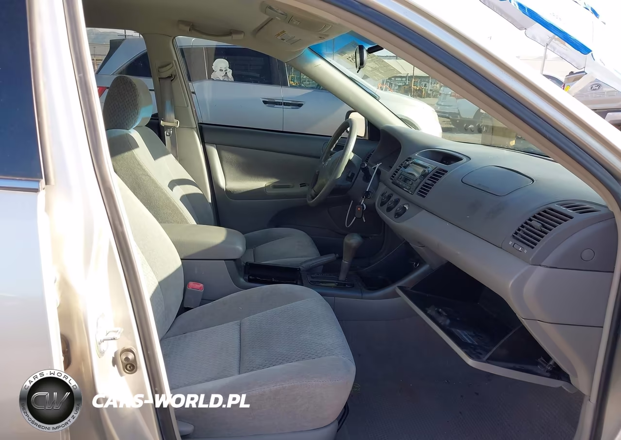 2004 Toyota Camry Le VIN:4T1BE32K24U379880 - 5