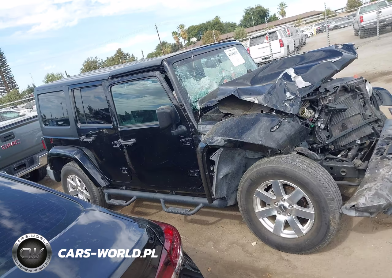 2018 Jeep Wrangler Jk Unlimited Sahara 4X4 VIN:1C4BJWEG3JL838294 - 13