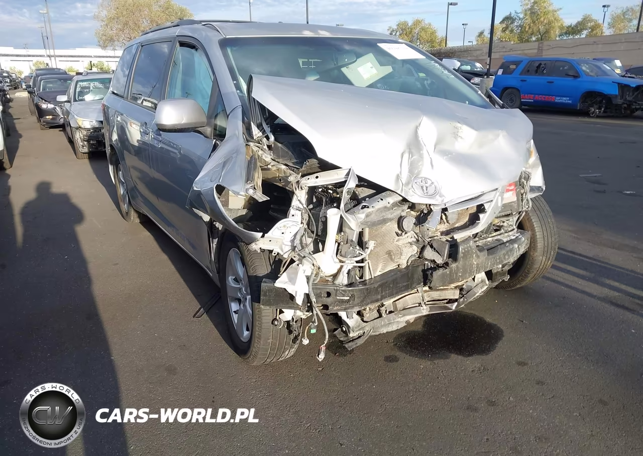 2016 Toyota Sienna Le 8 Passenger