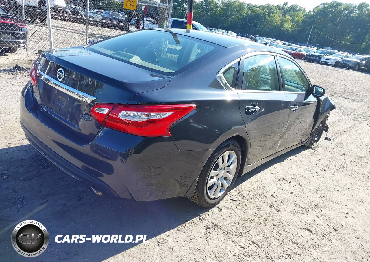 2017 Nissan Altima 2.5 S VIN:1N4AL3AP3HN320684 - 4
