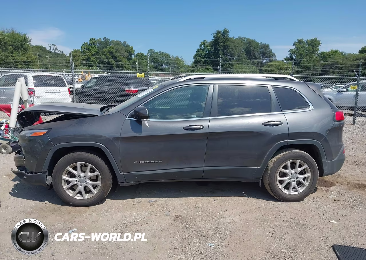 2015 Jeep Cherokee Latitude VIN:1C4PJMCSXFW745022 - 14