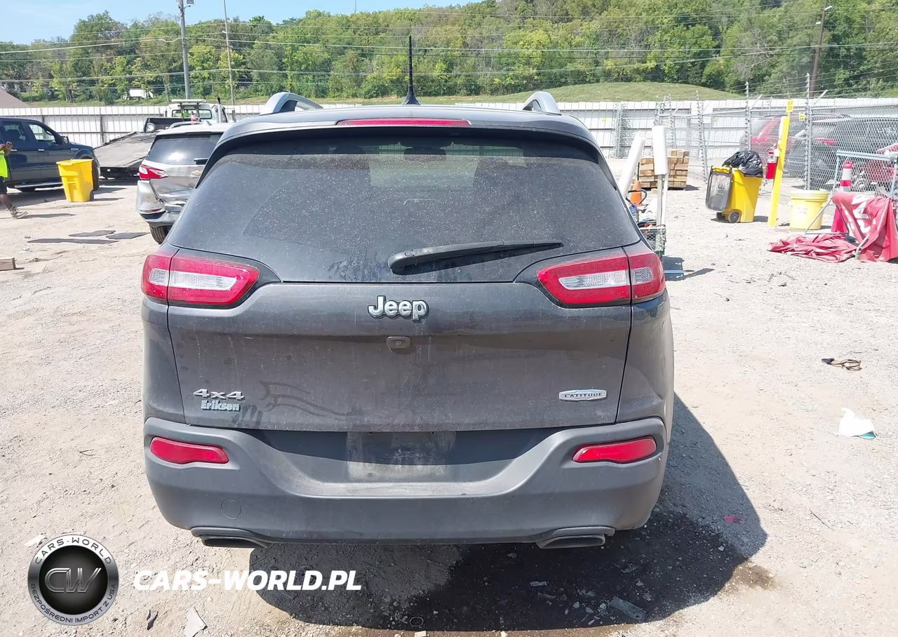 2015 Jeep Cherokee Latitude VIN:1C4PJMCSXFW745022 - 16