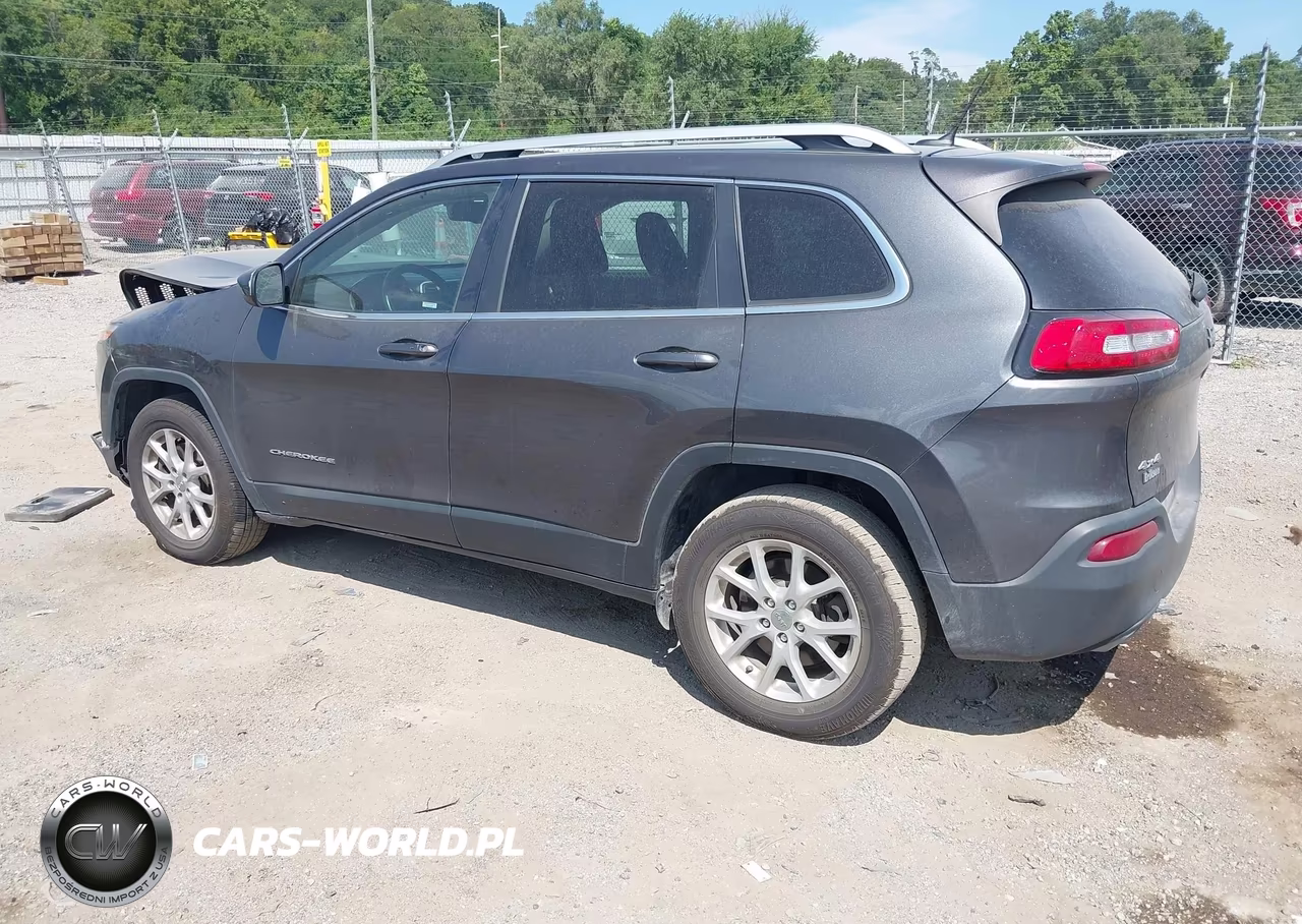 2015 Jeep Cherokee Latitude VIN:1C4PJMCSXFW745022 - 3